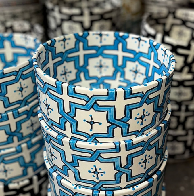 Saladier à motifs géométriques bleu/noir/rouge